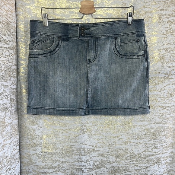 Review Women’s Light Blue Wash Denim Mini Skirt Size 31 - Picture 2 of 15